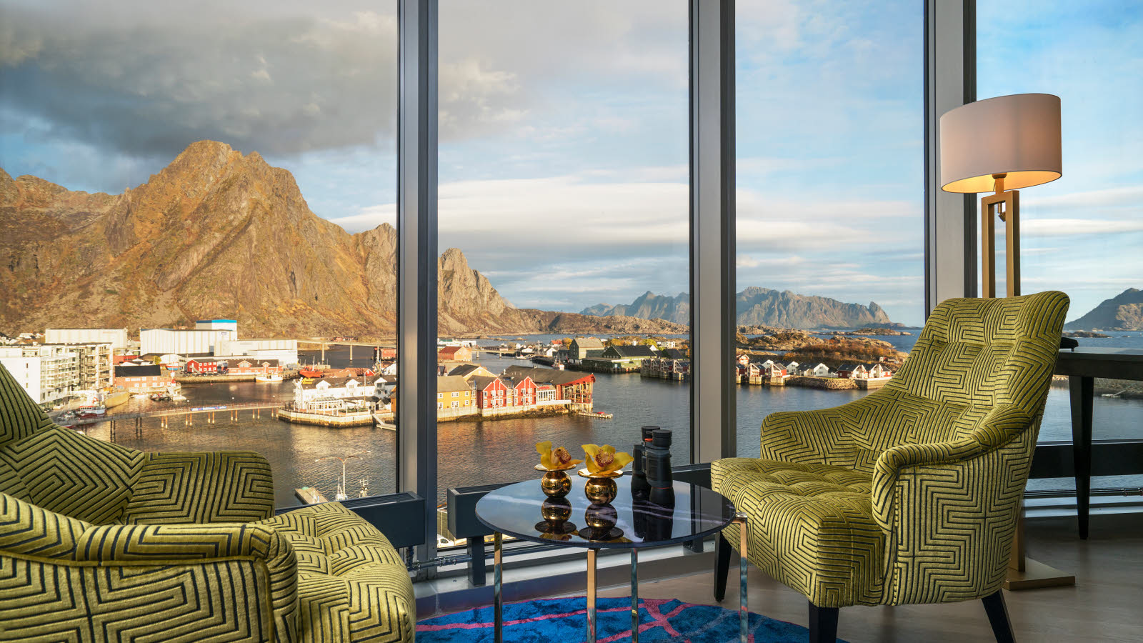 Svolvær sett fra et av Thon Hotels rom.