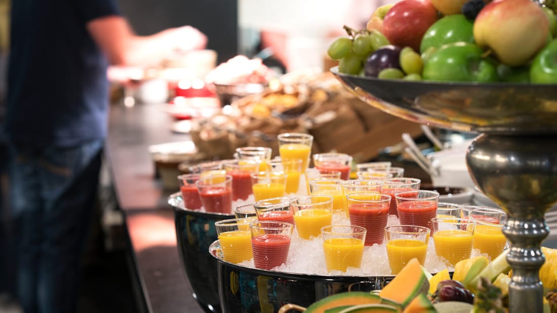 Smoothies og frokostbuffet