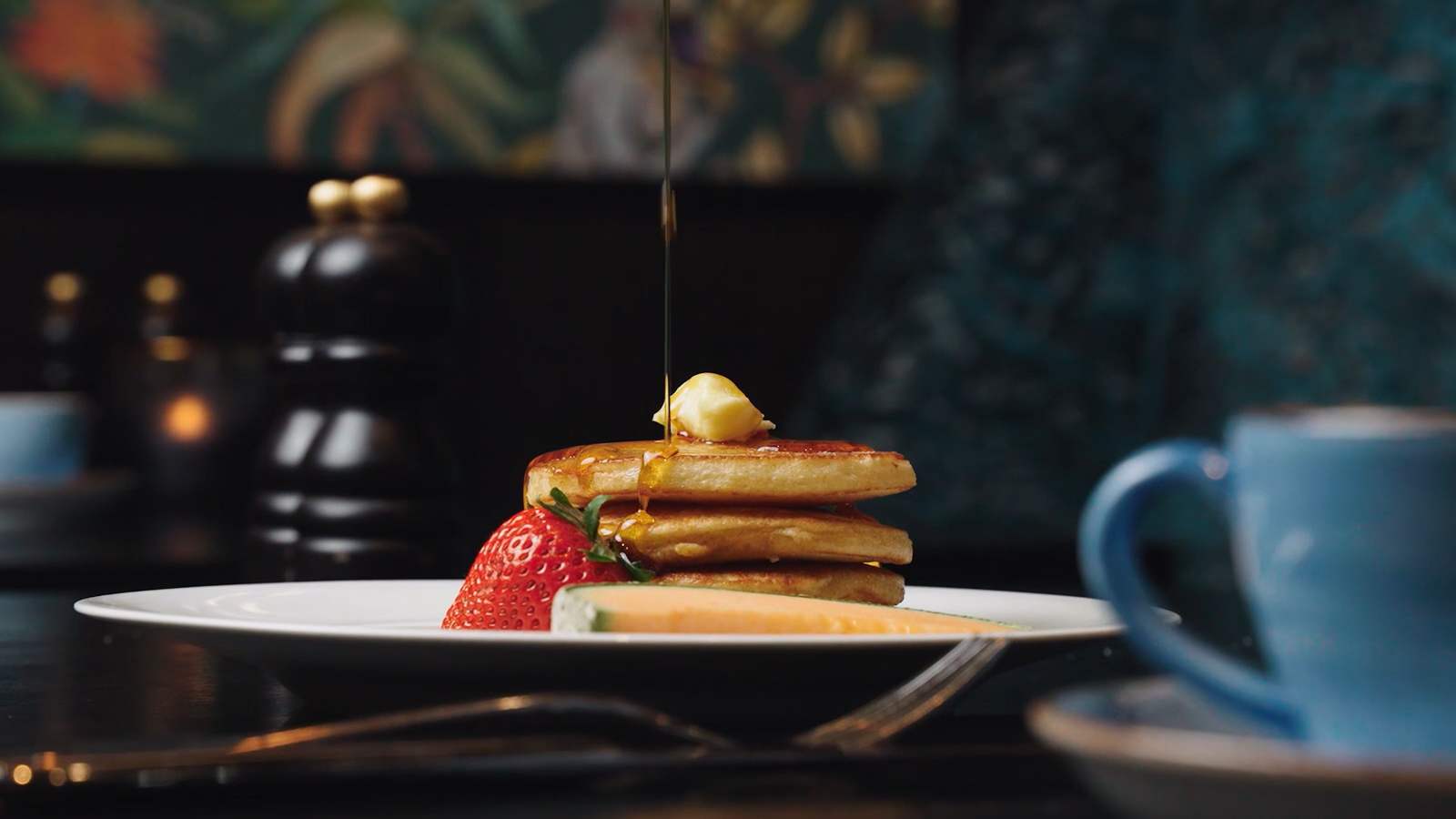 Pannekakestabel på et frokostbord.