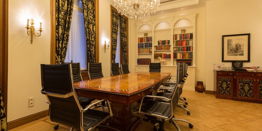 Styerebordoppsett for 10 personer