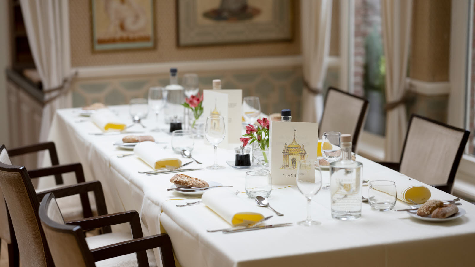 Bord i restauranten på Stanhope Hotel