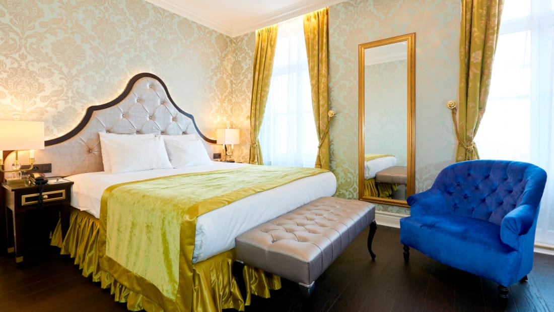Romantisk innredet rom på Stanhope Hotel Brussels
