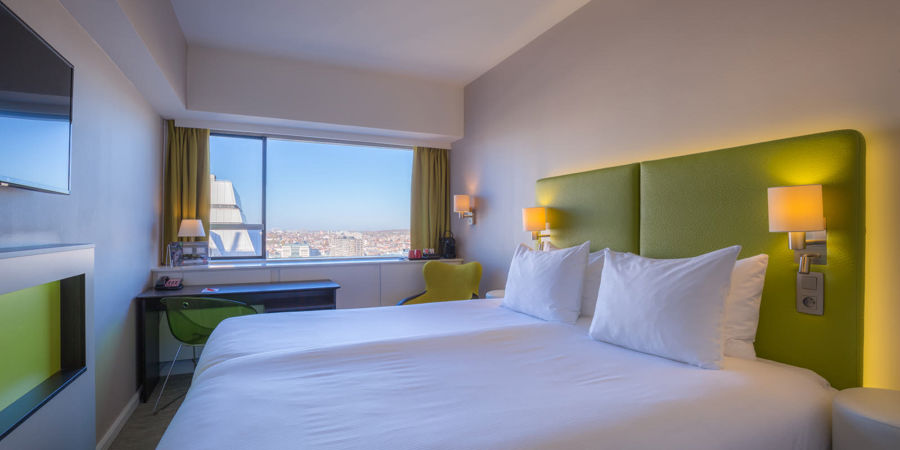 Seng i dobbeltrom på Thon Hotel Brussels City Centre