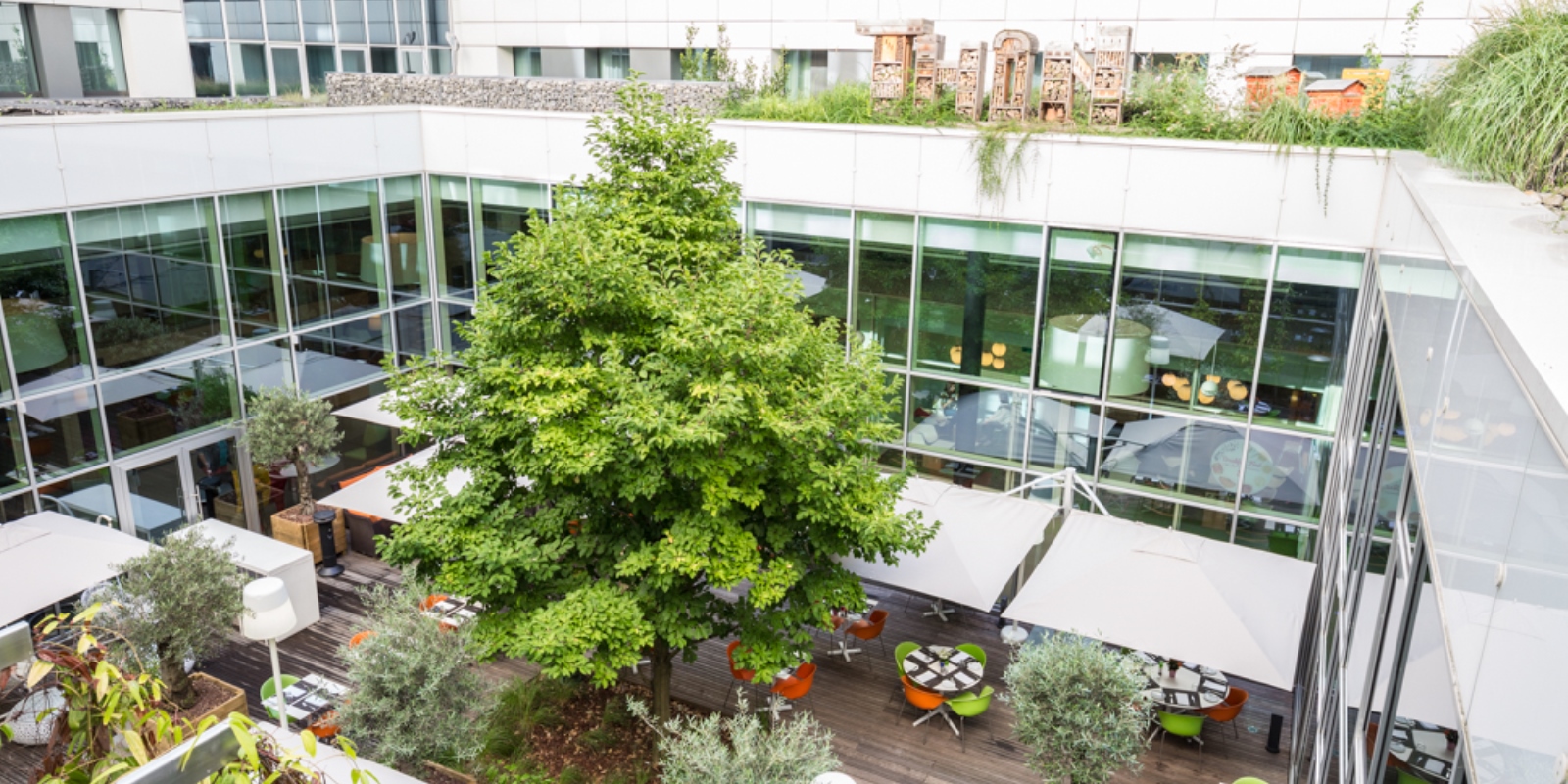 Bakgård med uteservering på Thon Hotel EU