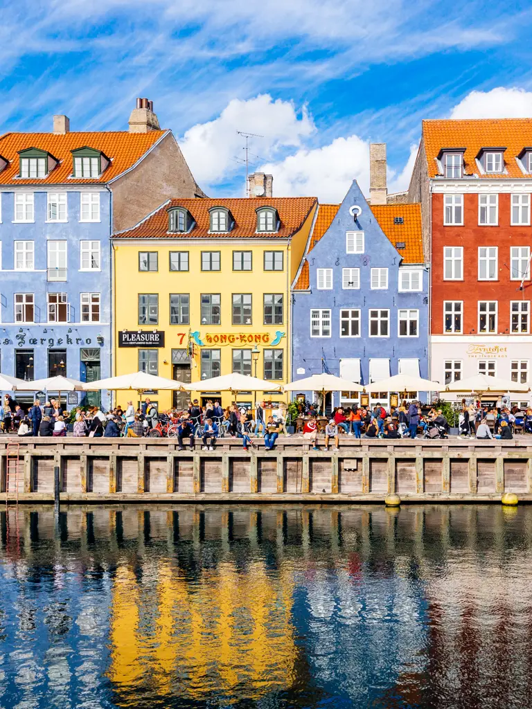 Nyhavn i København en sommerdag.