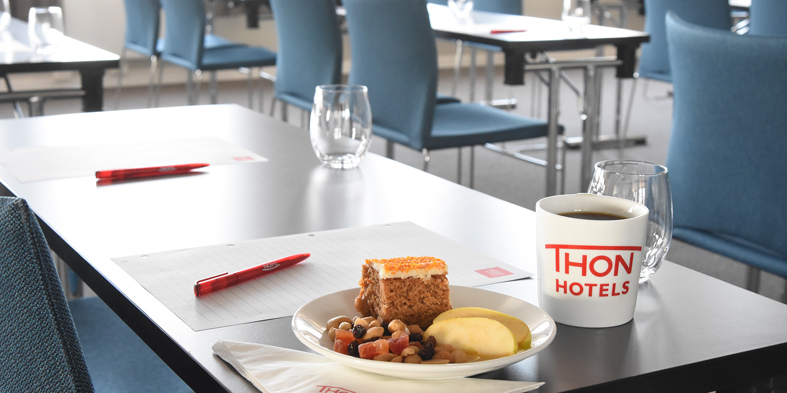 Pausemat i møterom på Hotel Andrikken