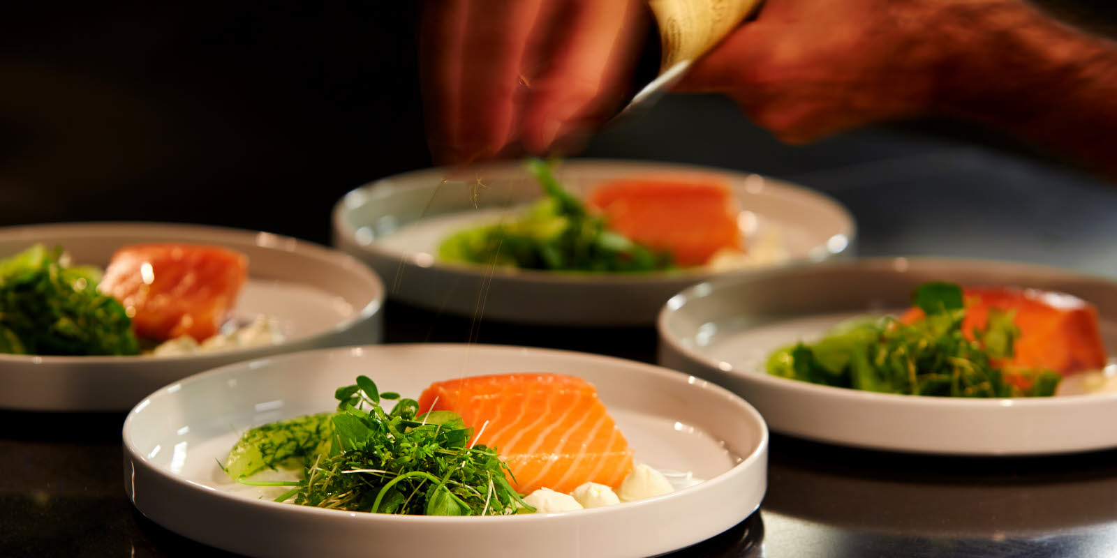 Laks tilberedes på Restaurant Ask