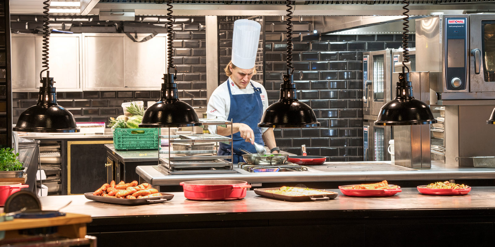 Kj&#xF8;kken  p&#xE5; Thon Hotel Bergen Airport ved Bergen Lufthavn, Flesland.