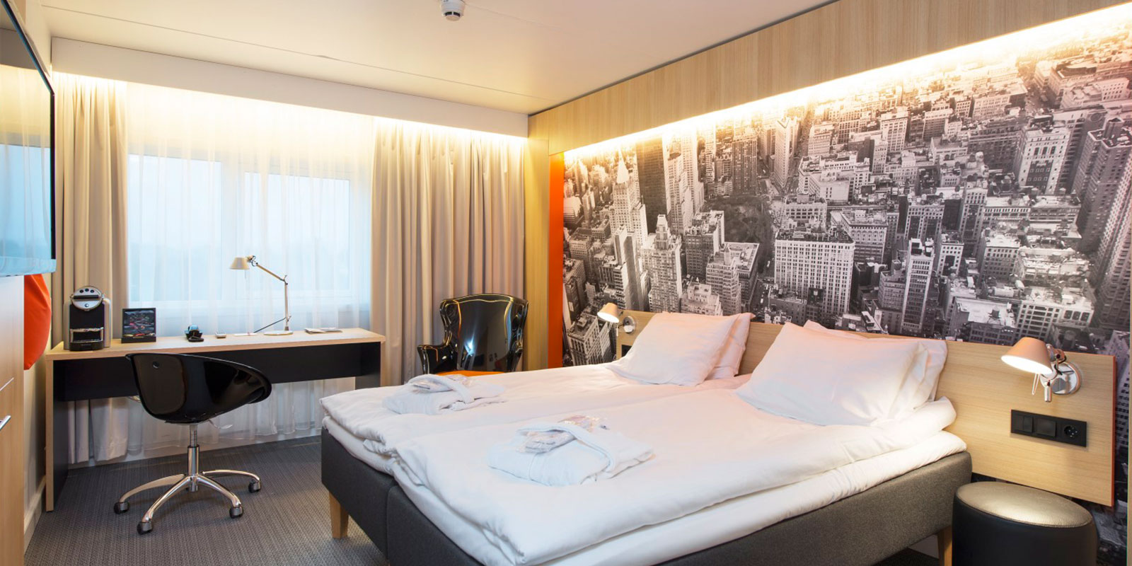 Superior room p&#xE5; Thon Hotel Bergen Airport ved Bergen Lufthavn, Flesland.