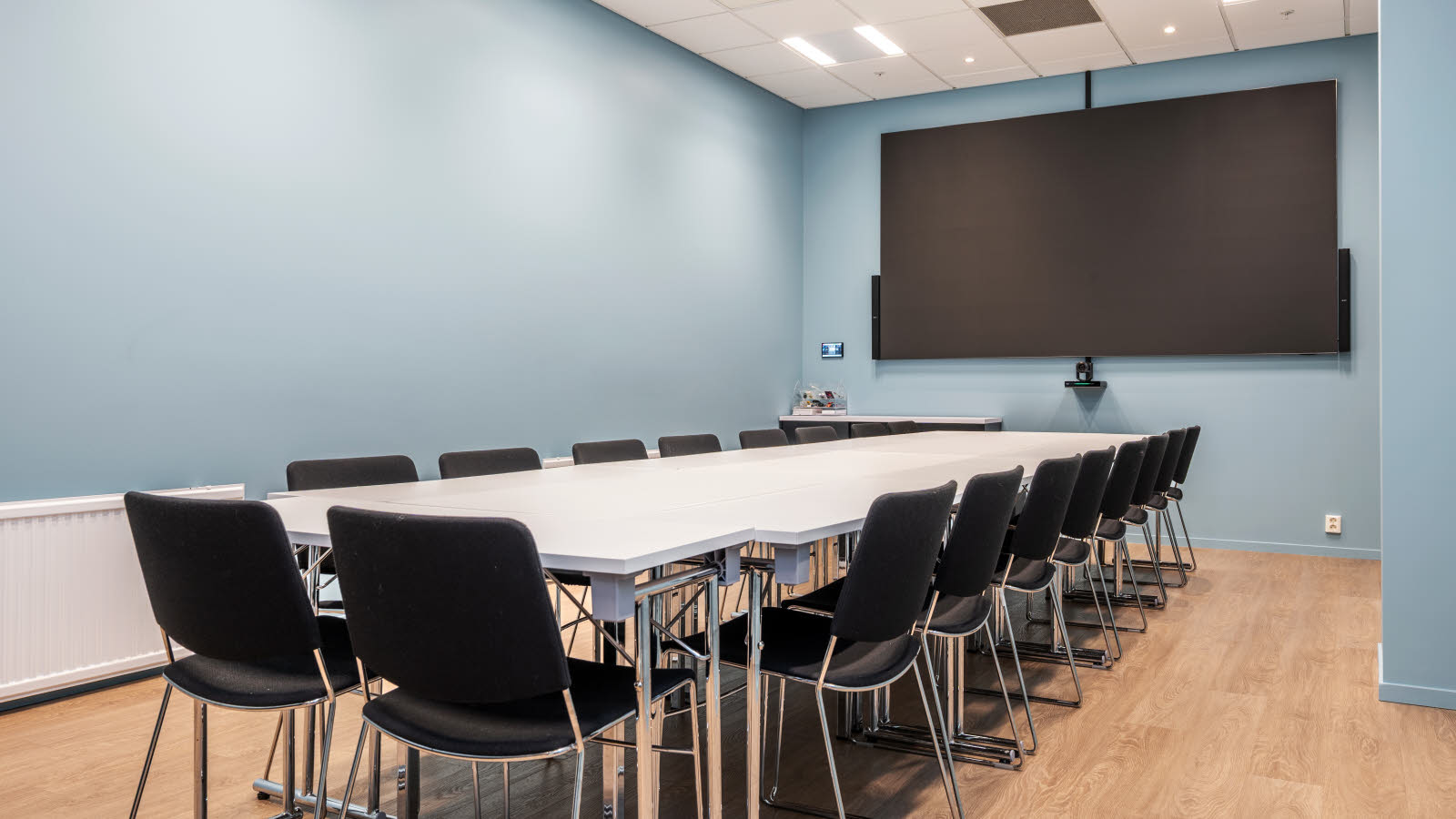 Møterom Fløyen i styrebord-oppsett.