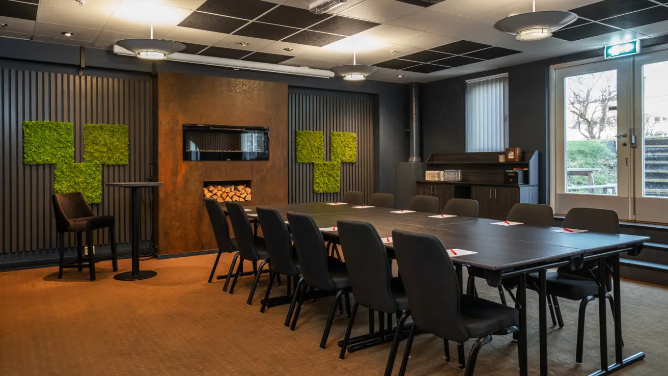 Møterom i styrebordoppsett hos Thon Partner Hotel Skagen.