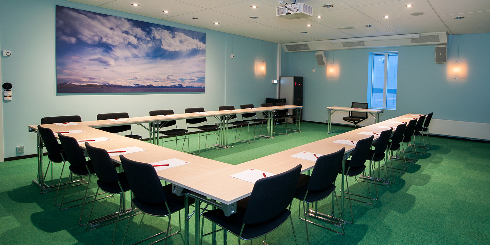 konferanserom landego med U-bprd oppsett