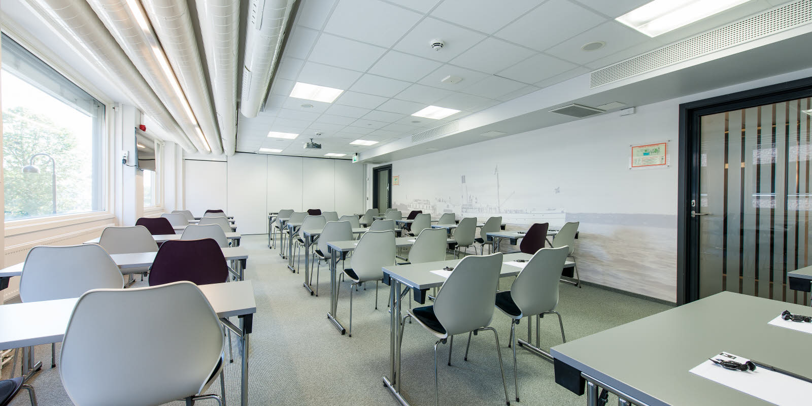 Møterom Skibladner A med klasseromsoppsett