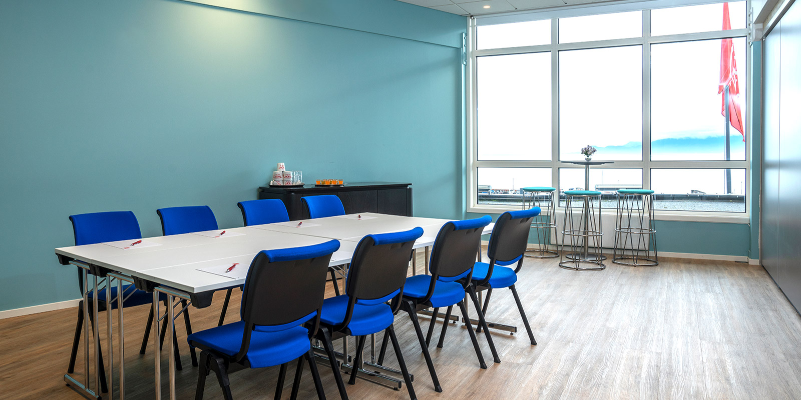 Styrebordsoppsett i del av konferansesalen Vågsfjord