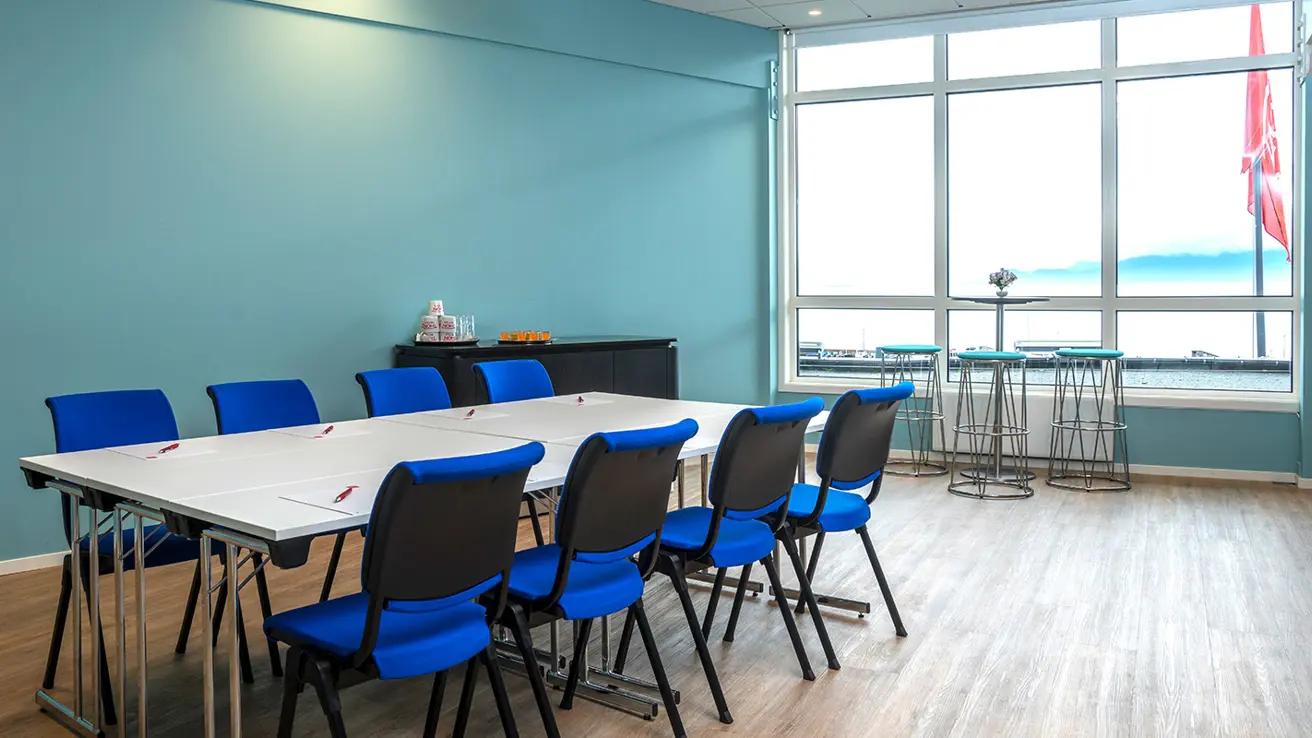 Styrebordsoppsett i del av konferansesalen Vågsfjord