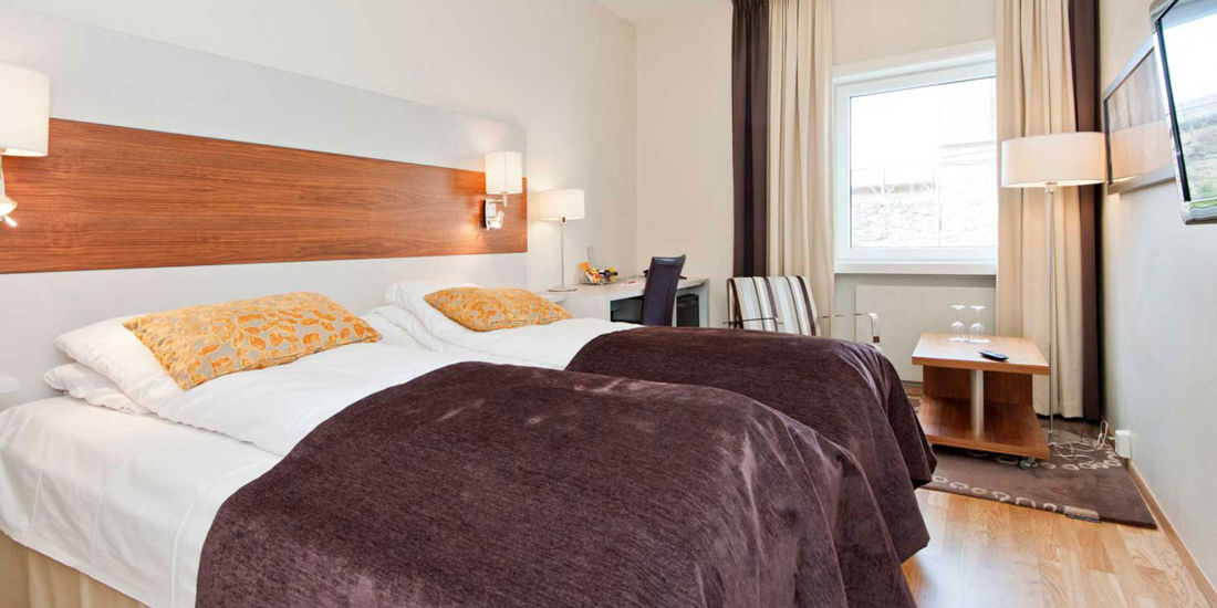 Seng i dobbeltrom på Thon Hotel Saga i Haugesund