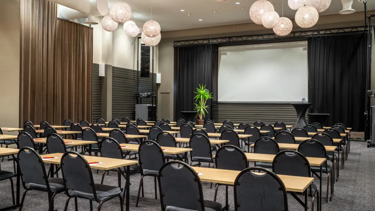 Konferanserom i klasseromsoppsett hos Thon Partner Hotel Horten.