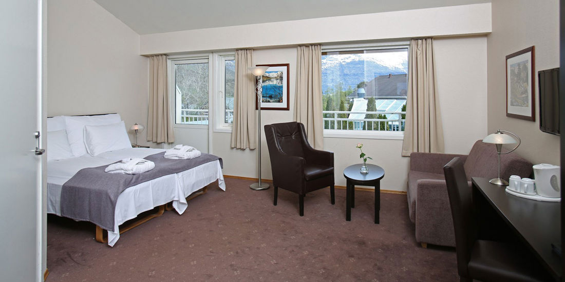 Seng i familierom på Thon Hotel Jølster