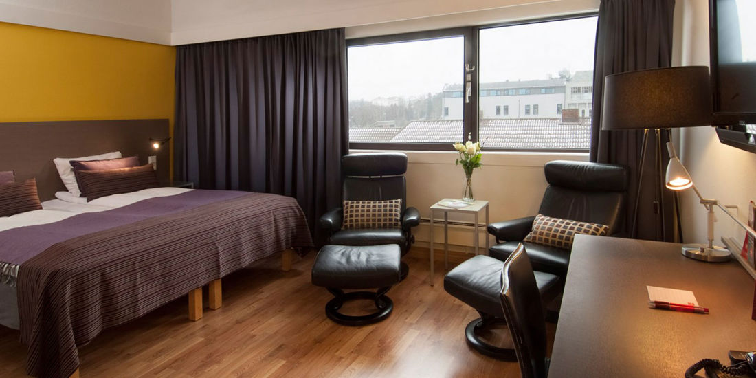 Seng i twinrom på Thon Hotel Kristiansand