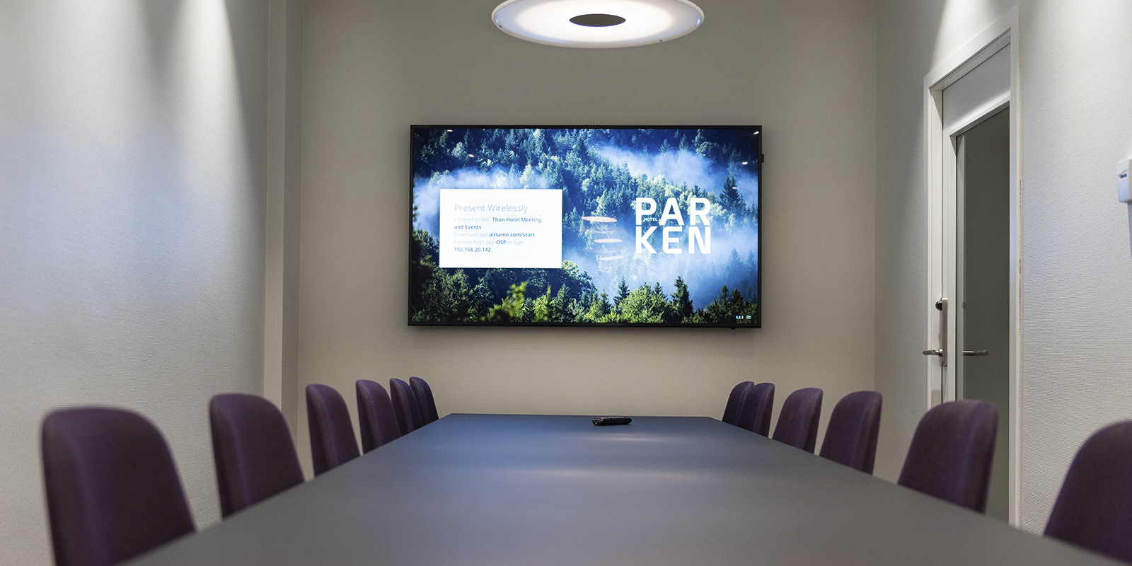  Møtebord og skjerm på Hotel Parken i Kristiansand