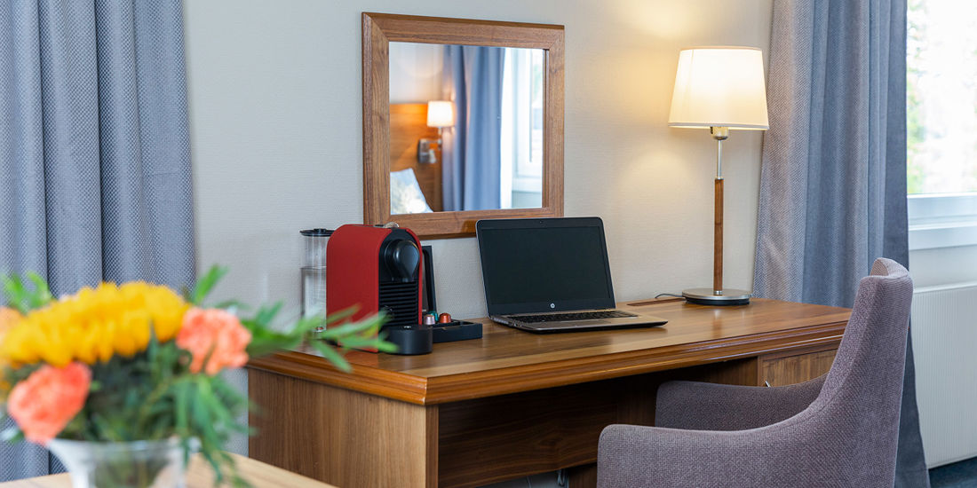 Seng i superior rom på Thon Hotel Backlund i Levanger