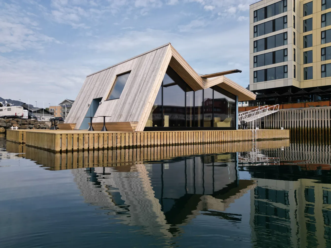 Lyst Lofoten Sauna p&aring; bryggekanten p&aring; Thon Hotel Svolv&aelig;r. 