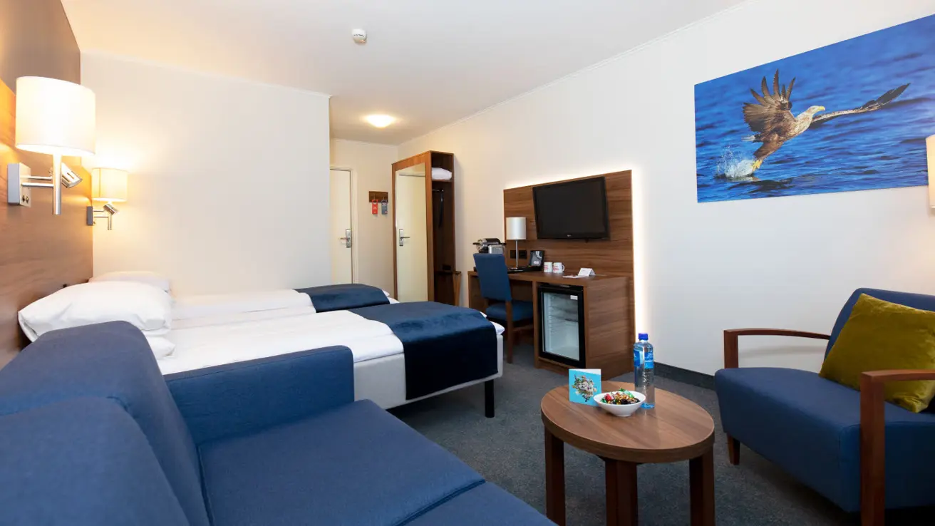 Seng i Superior Room på Hotel Narvik