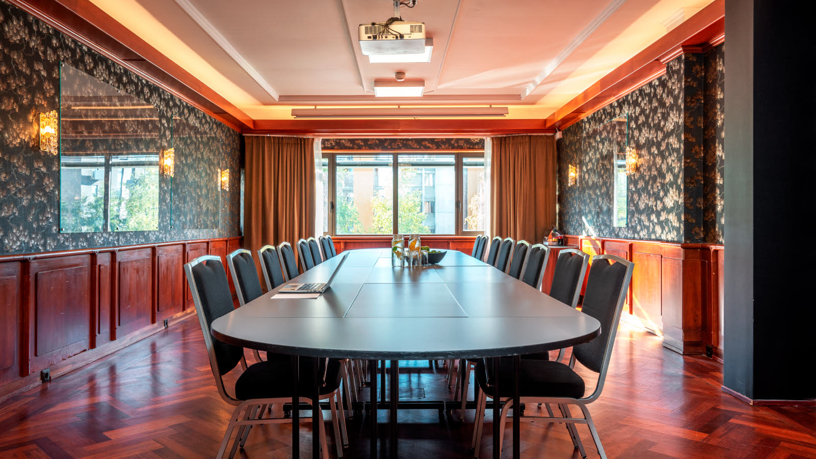 konferanserom romsås økern ovalt bord 8 stoler