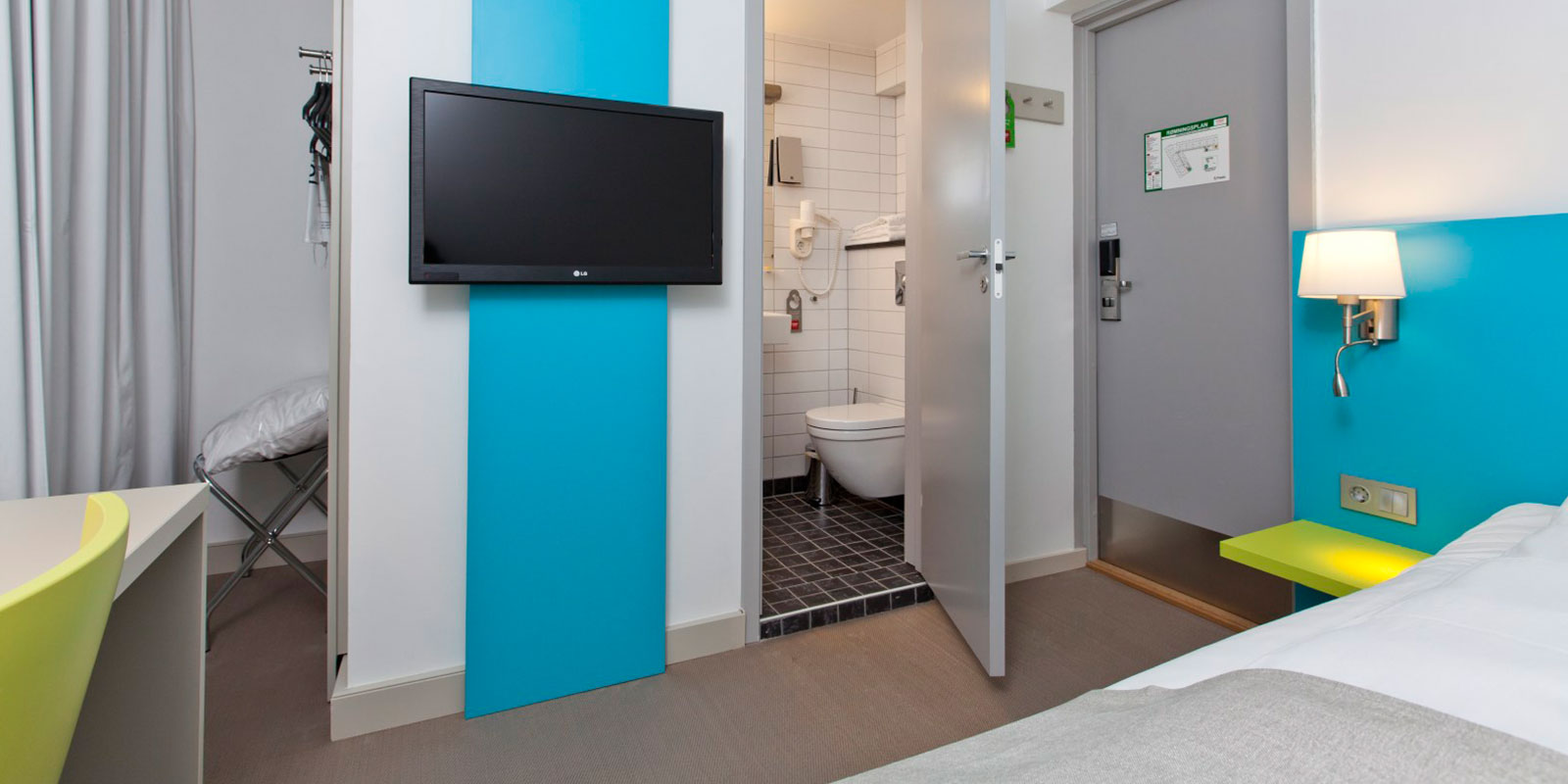 standard room single enkeltseng, vegghengt tv