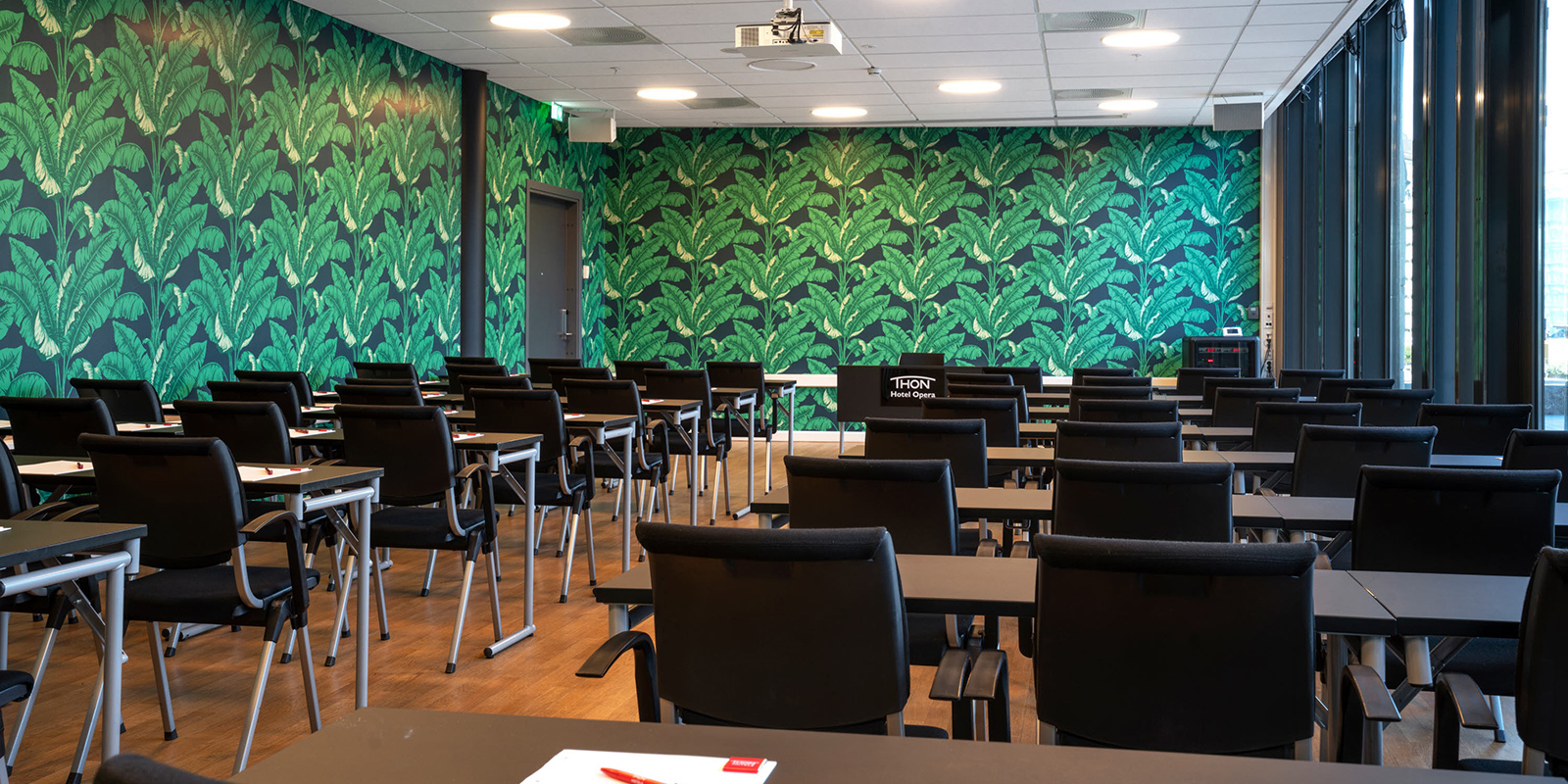 konferanserom la boheme i klasseromoppsett