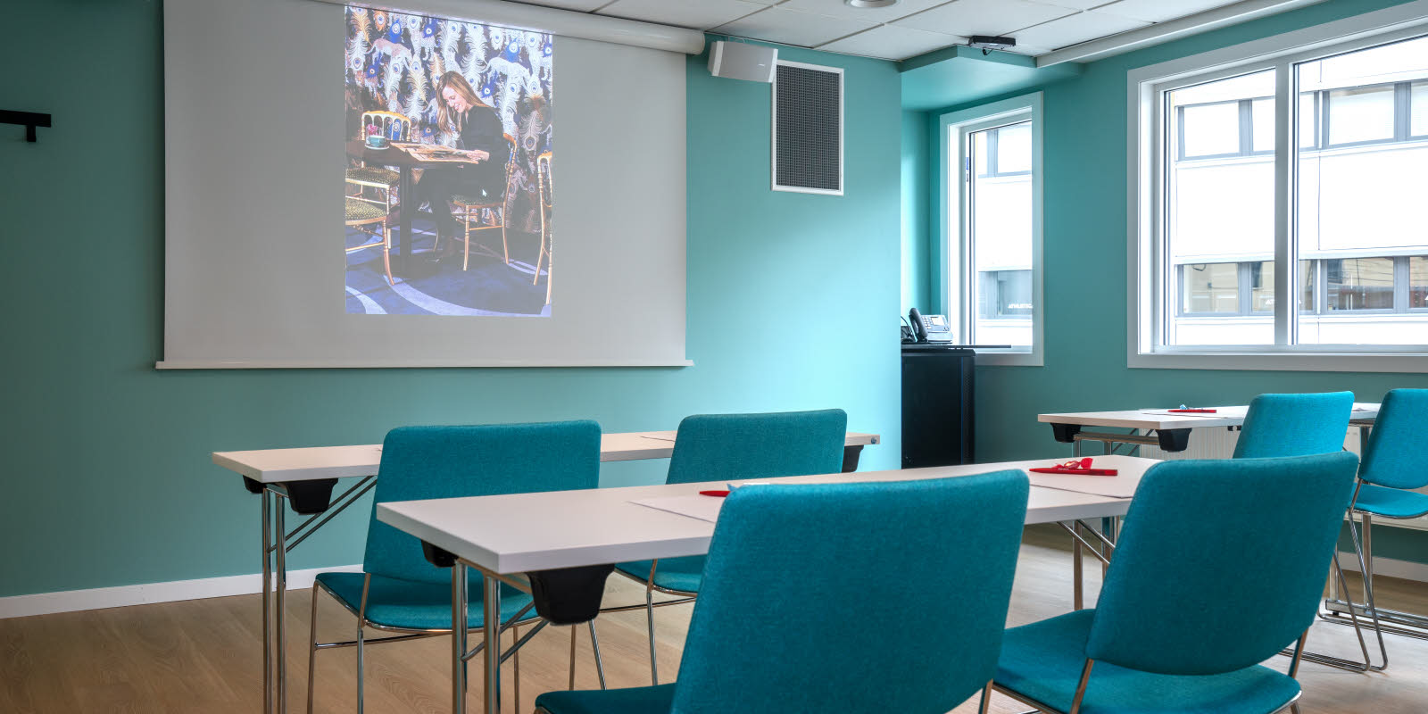 Skoleoppsett i møterom Eidsvoll 1 på Thon Hotel Slottsparken