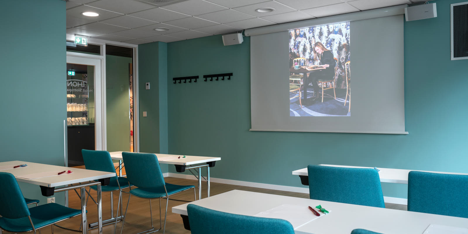 Skoleoppsett i møterom Eidsvoll 1 på Thon Hotel Slottsparken