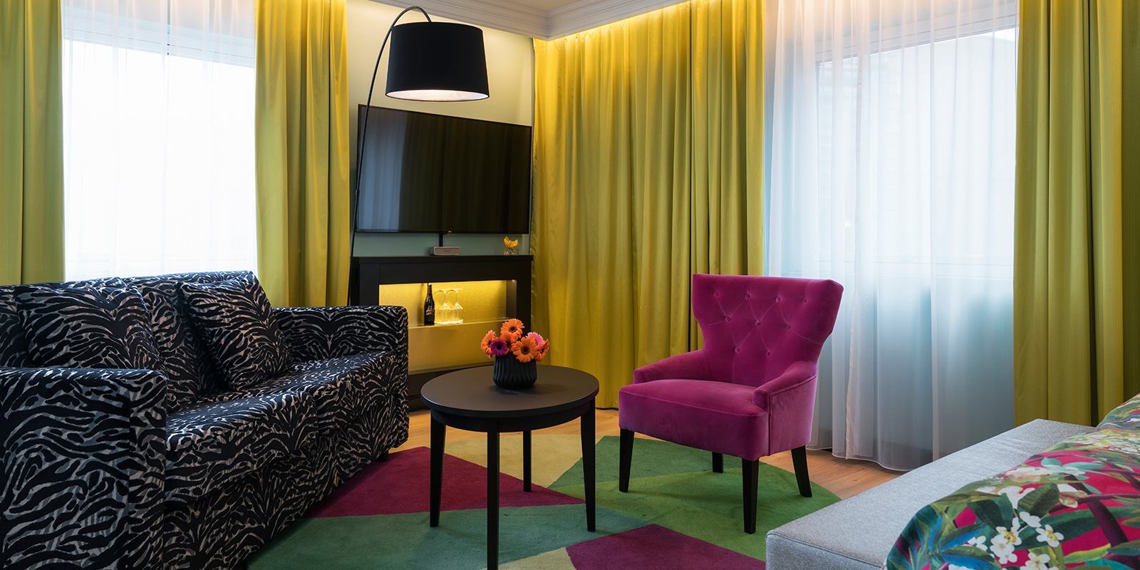 business room dobbeltseng, lenestol