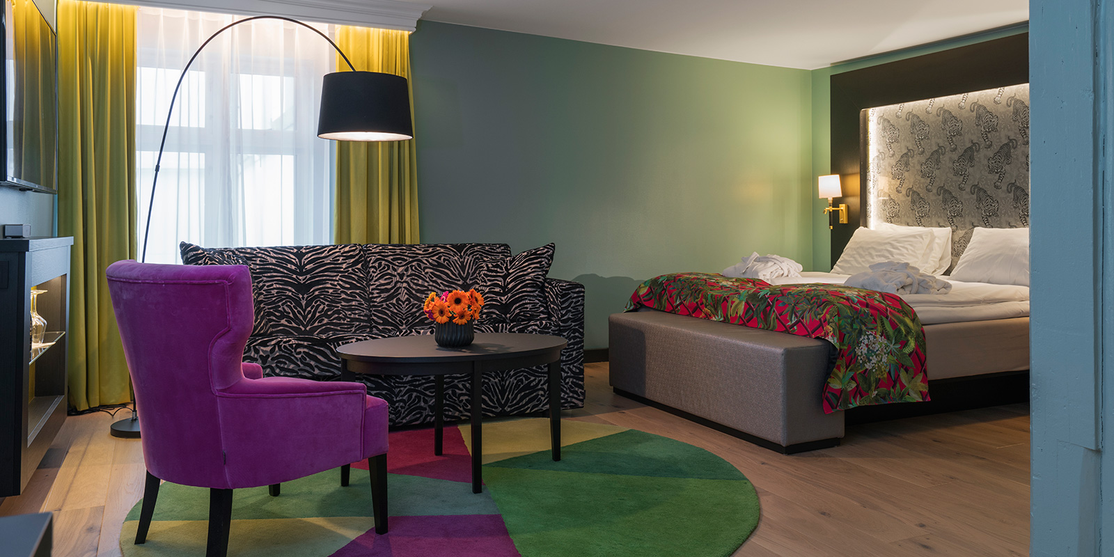 business room garderobeskap, minibar