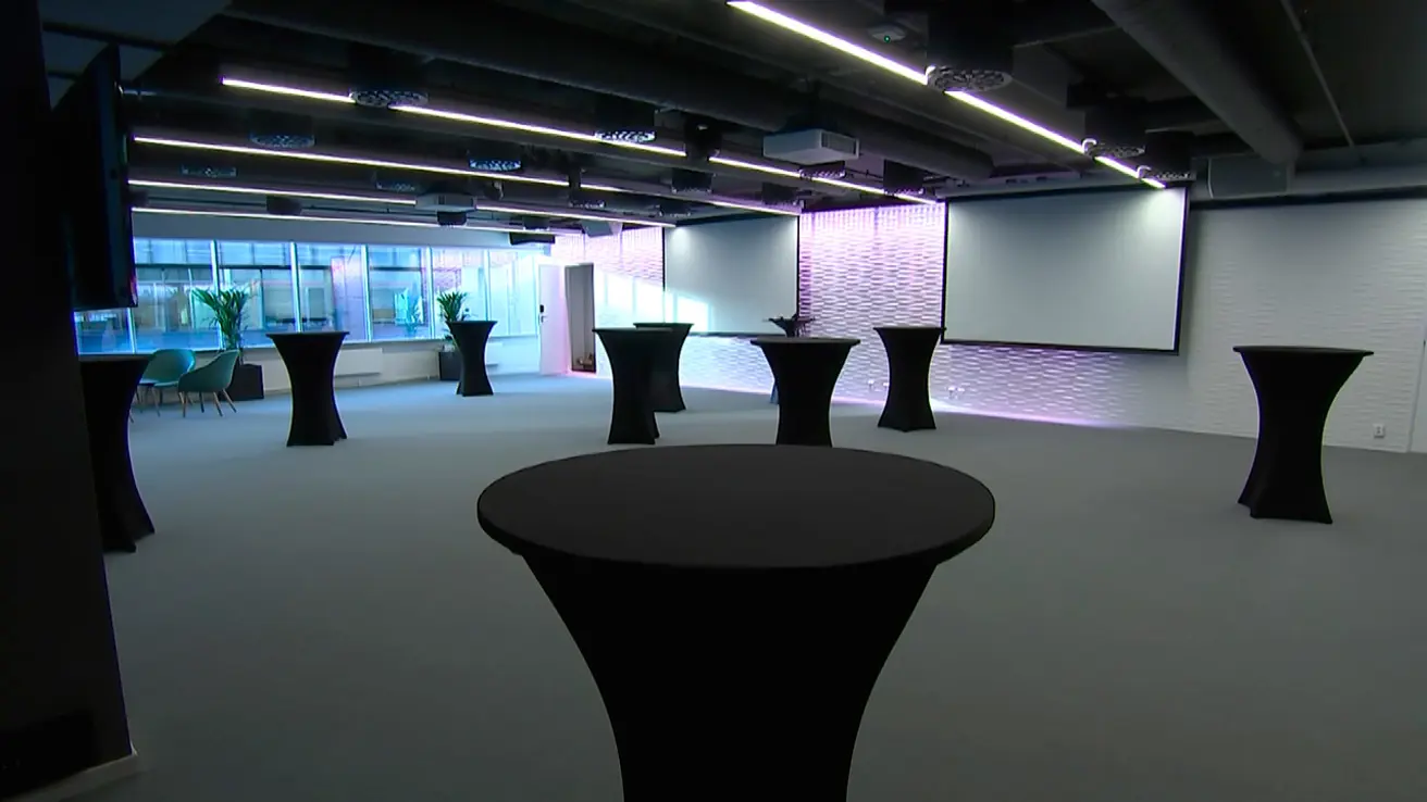 Møterom med plass til 108 personer i kinoopsett