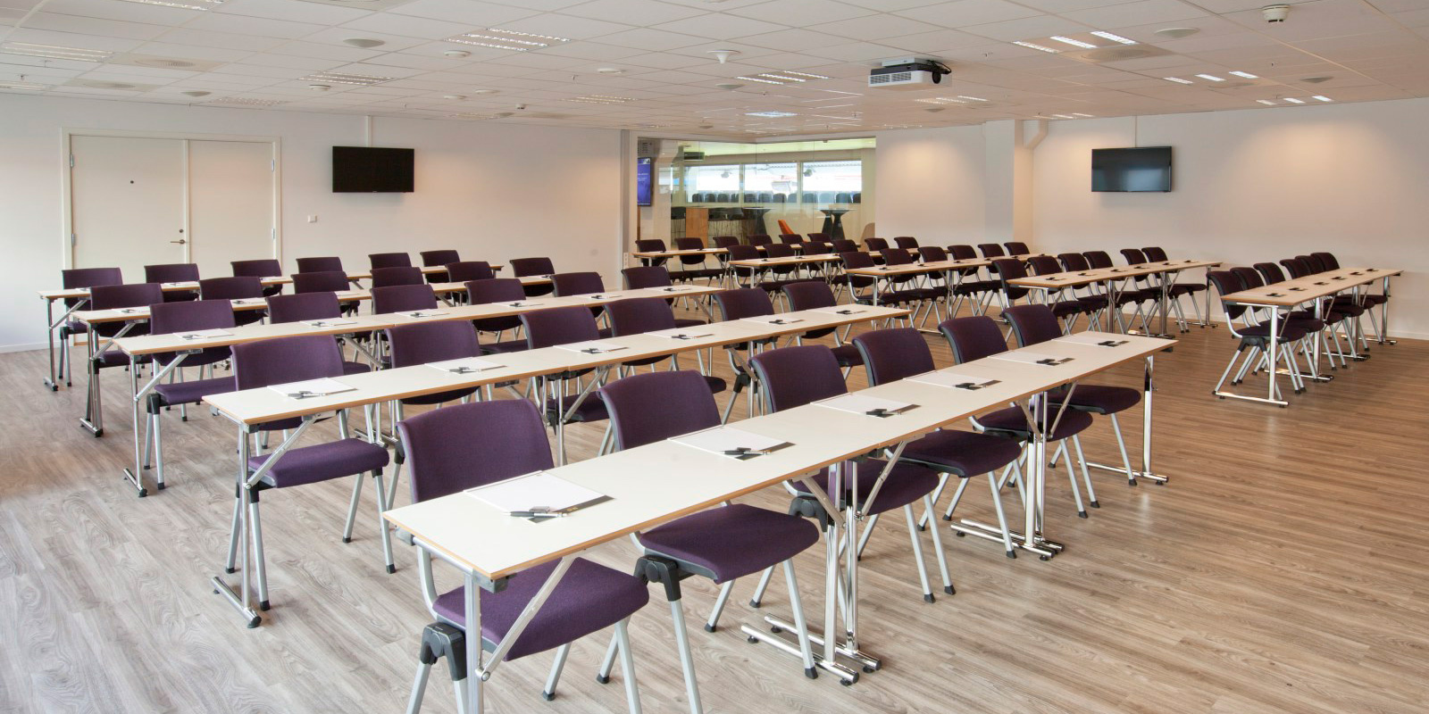 konferansesal solskjær, 72 plasser i klasseromoppsett