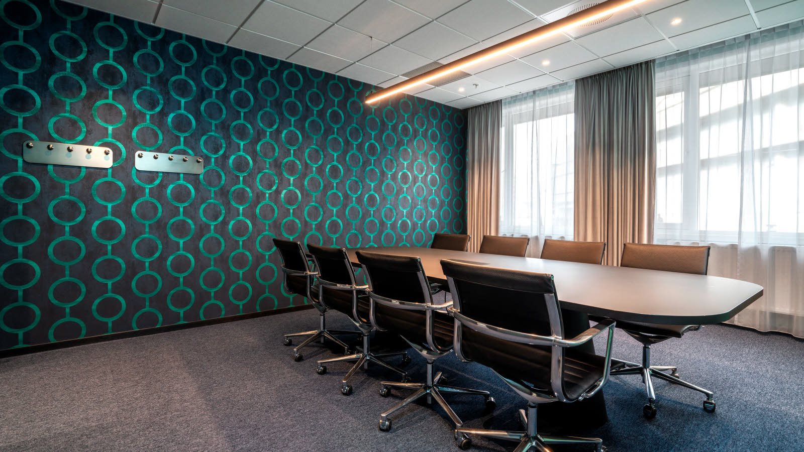 Detaljbilde av Thon Hotels penn og notatblokk