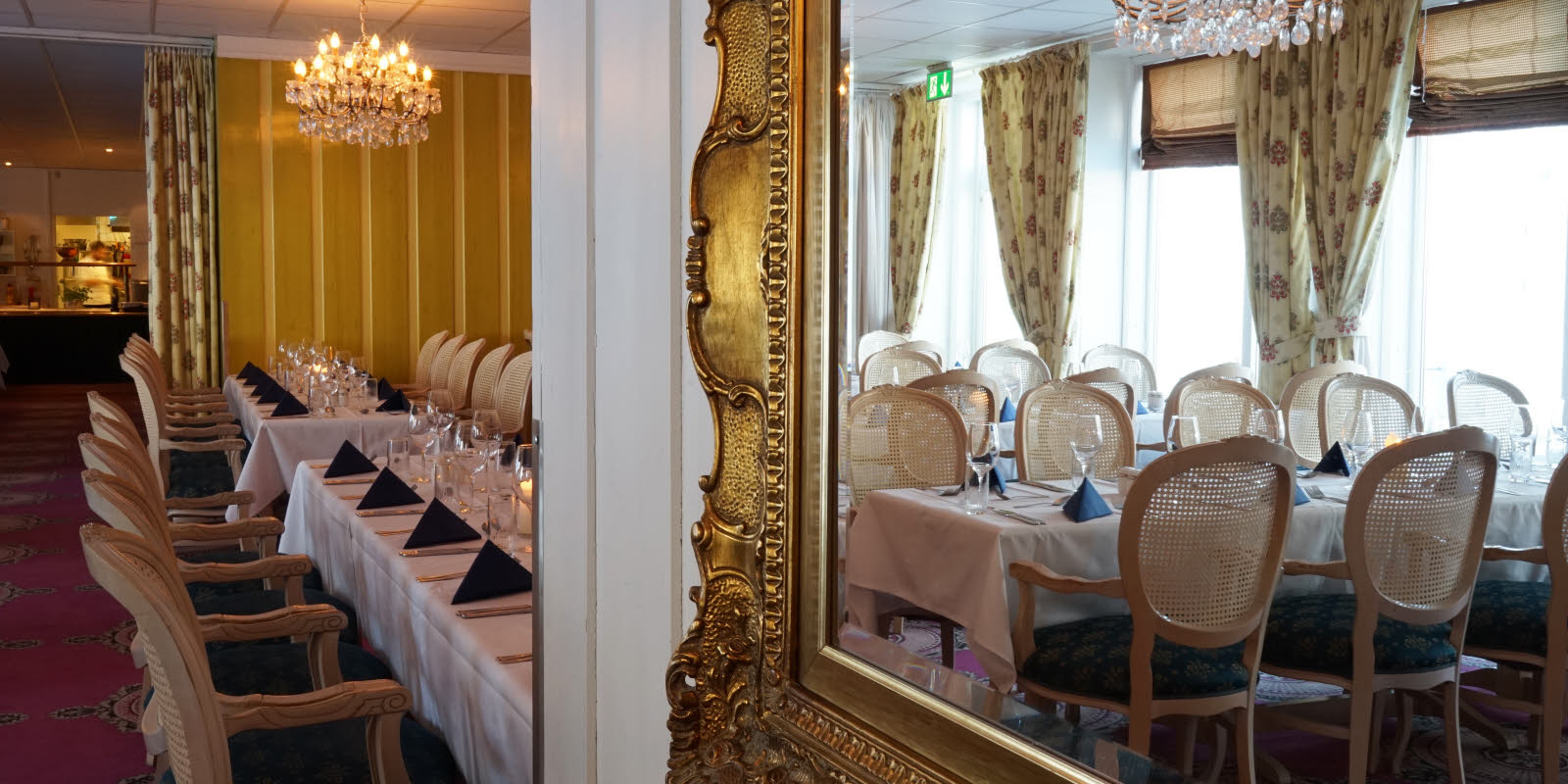 Thon Hotel Skeikampen lyst selskapslokale med gyldne vegger