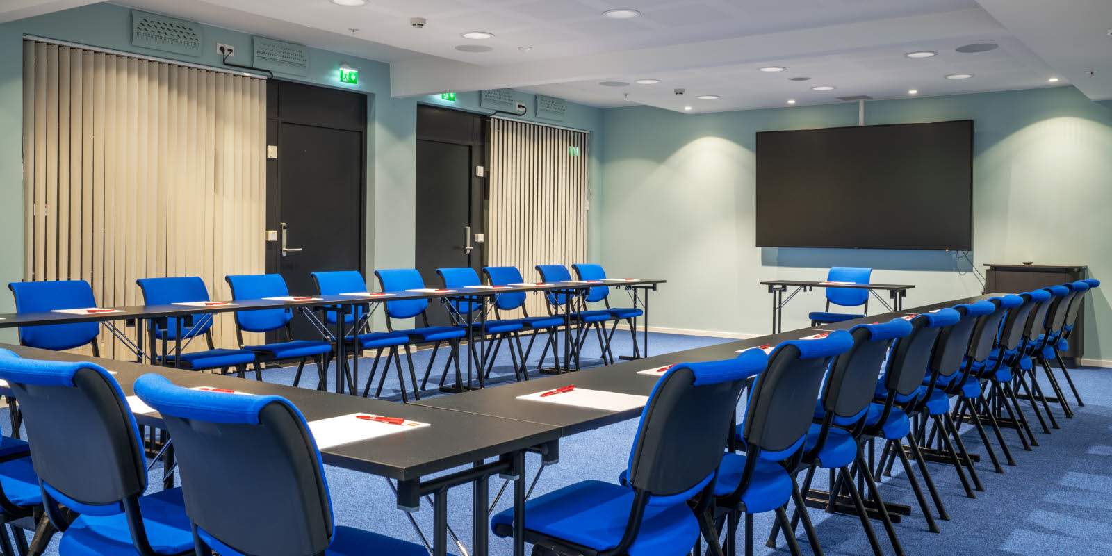 konferansesal i u-bord oppsett