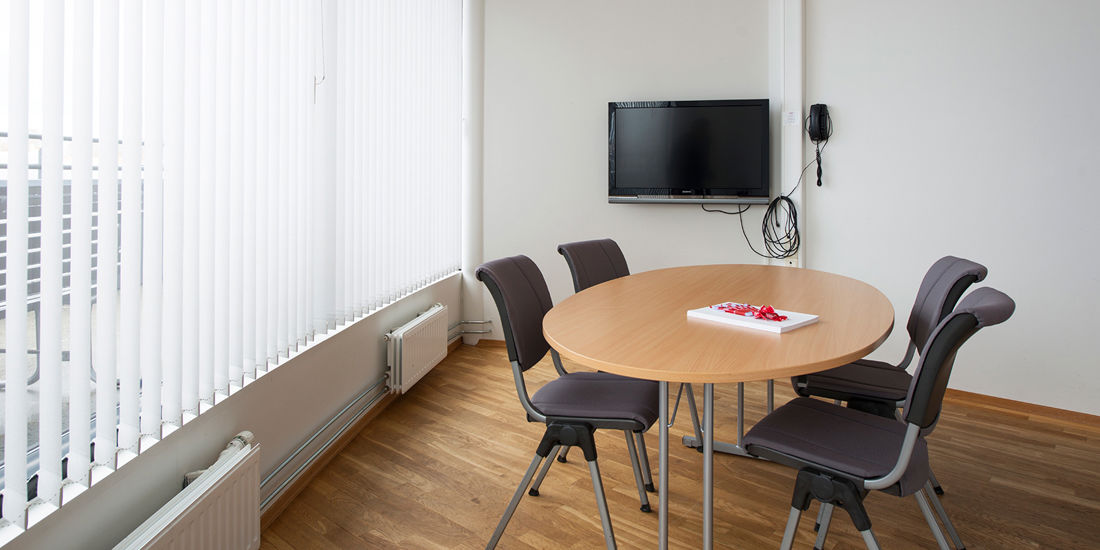 Møterom med plass til 2 personer