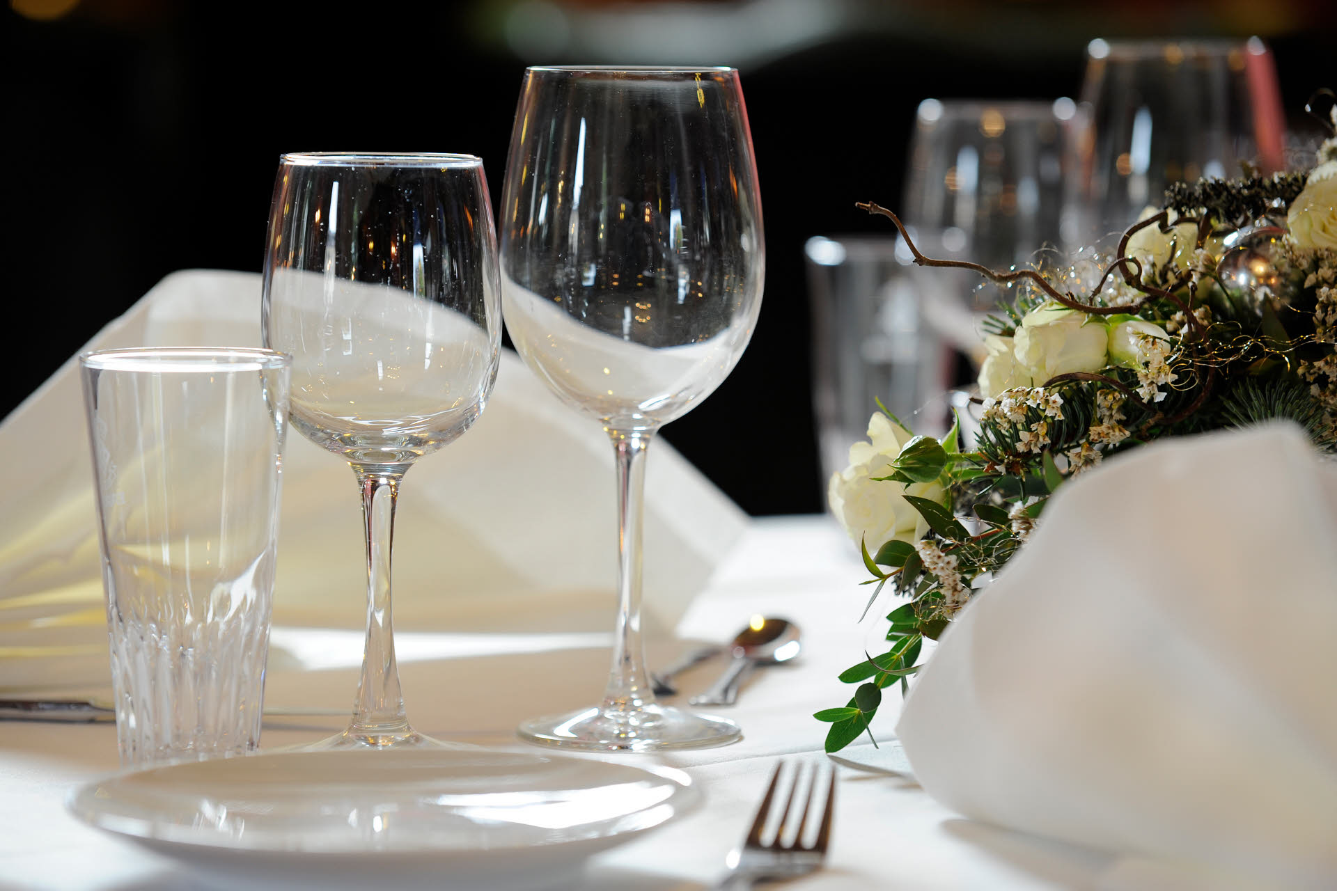 Thon Hotel Høyers restaurant med dekket bord