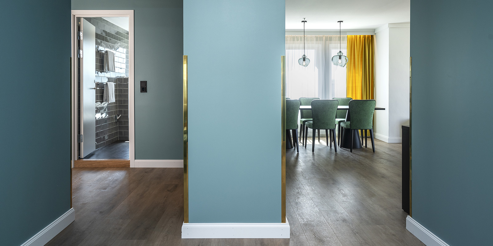 Entre i luksussuiten med inngang til stue p&#xE5; den ene siden og bad p&#xE5; den andre