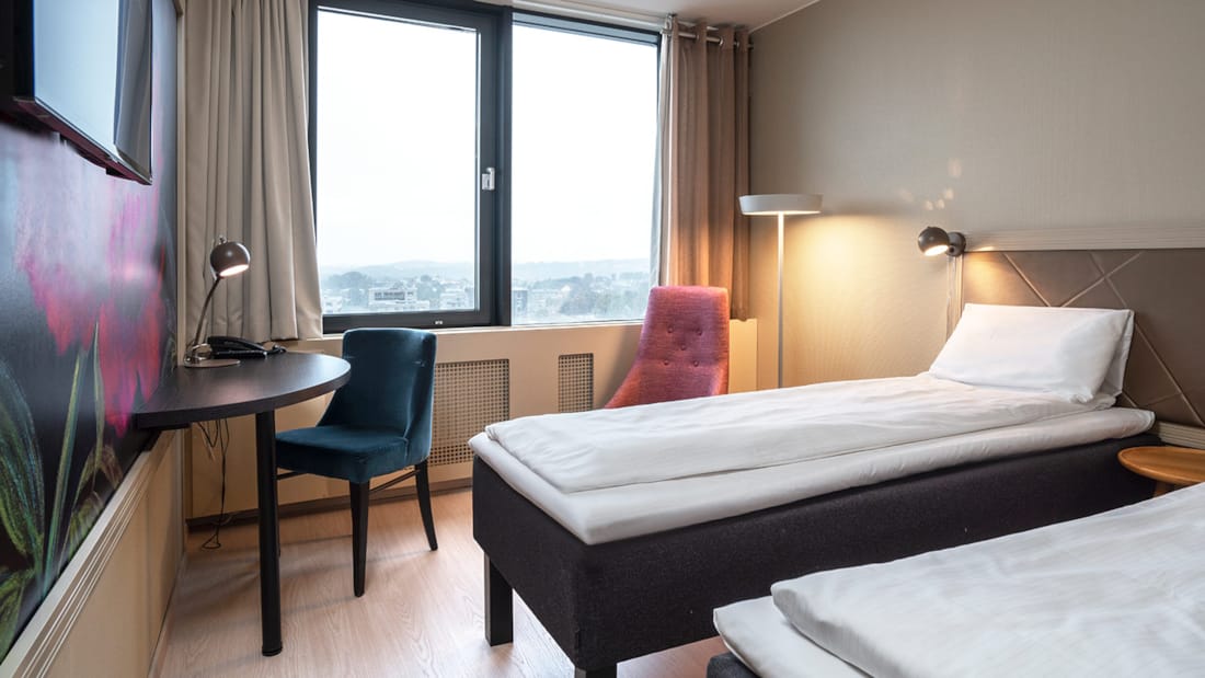 To enkeltsenger ved siden av hverandre på standard twin-rom på Stavanger Forum Hotel