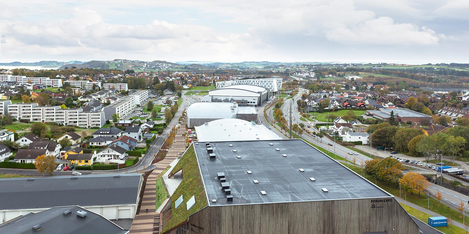 Dronebilde av messeområdet rundt Stavanger Forum Hotel