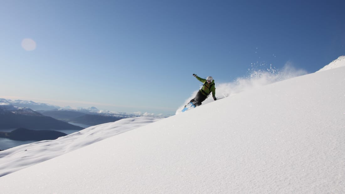 Surnadal skianlegg bilde av snø og alpinkjører