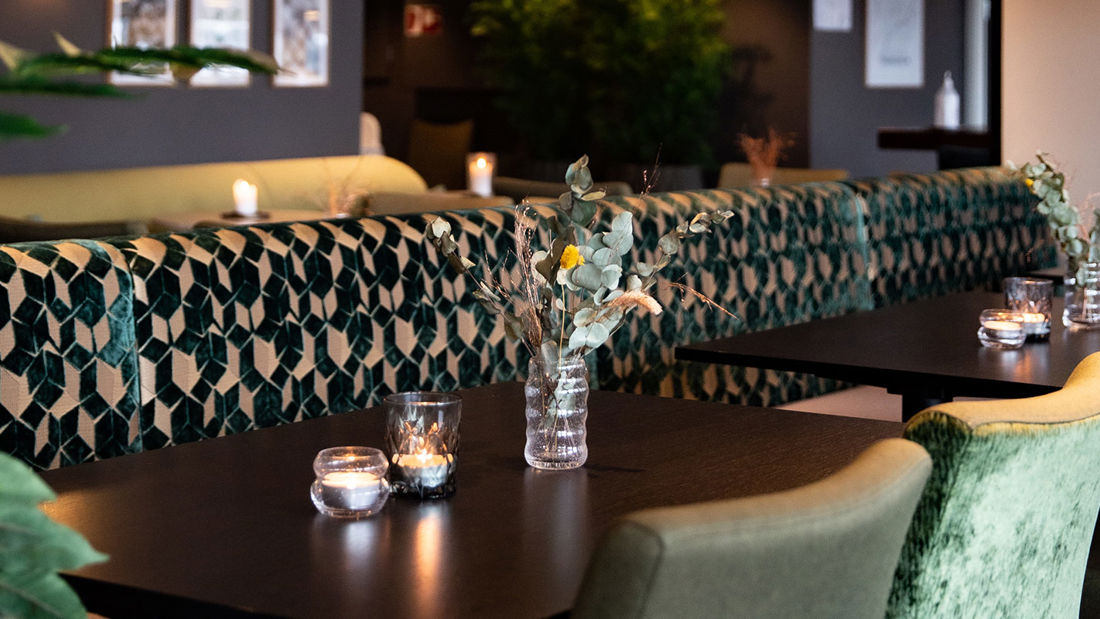 Utsnitt av spisebord på Thon Hotel Prinsen