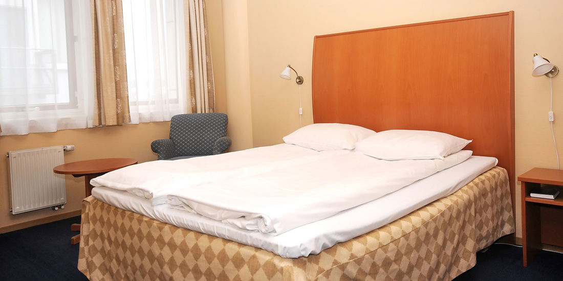 Seng i toroms leilighet på Thon Hotel Maritim Apartments