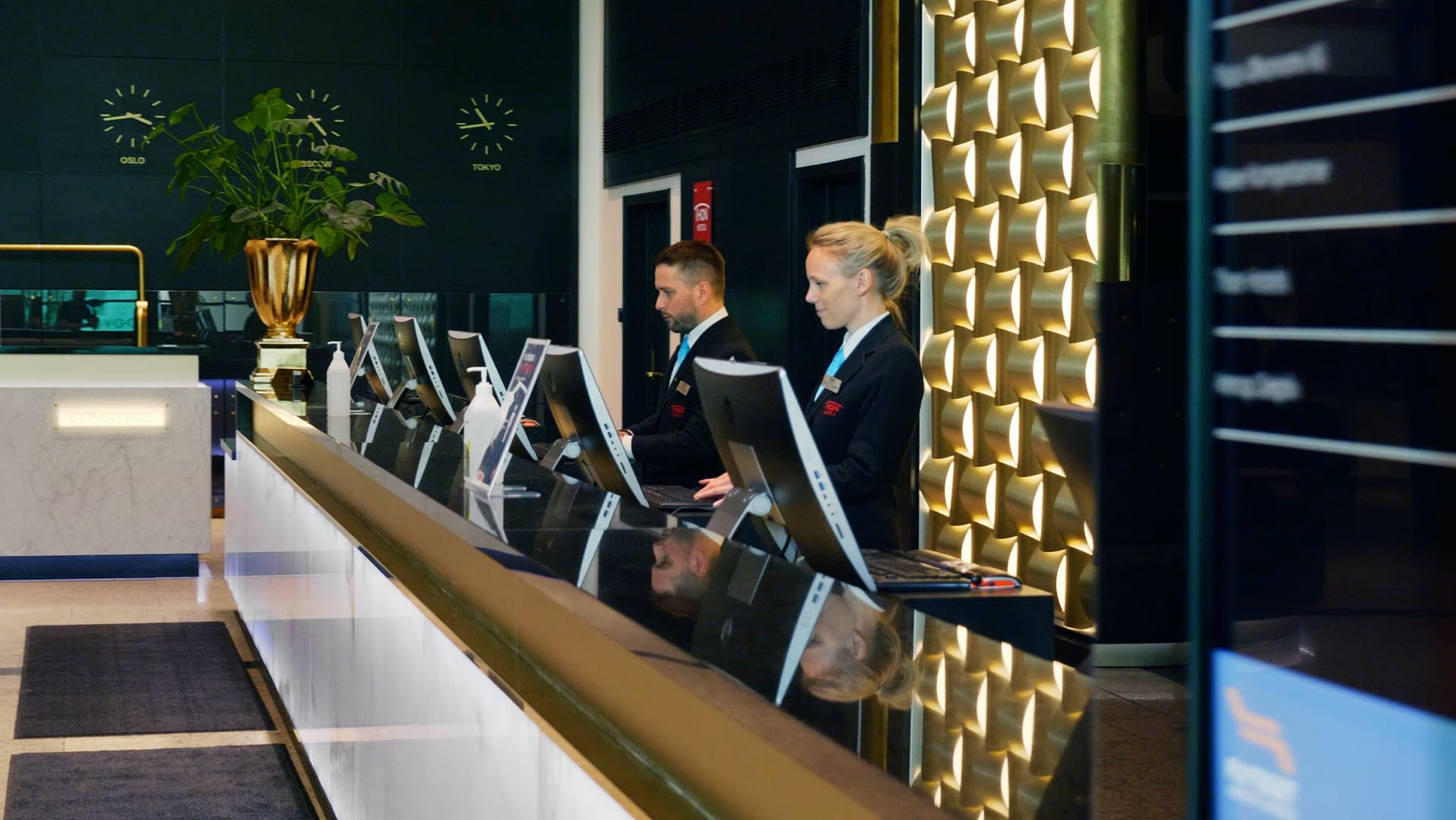 Resepsjonister på Thon Hotel Opera