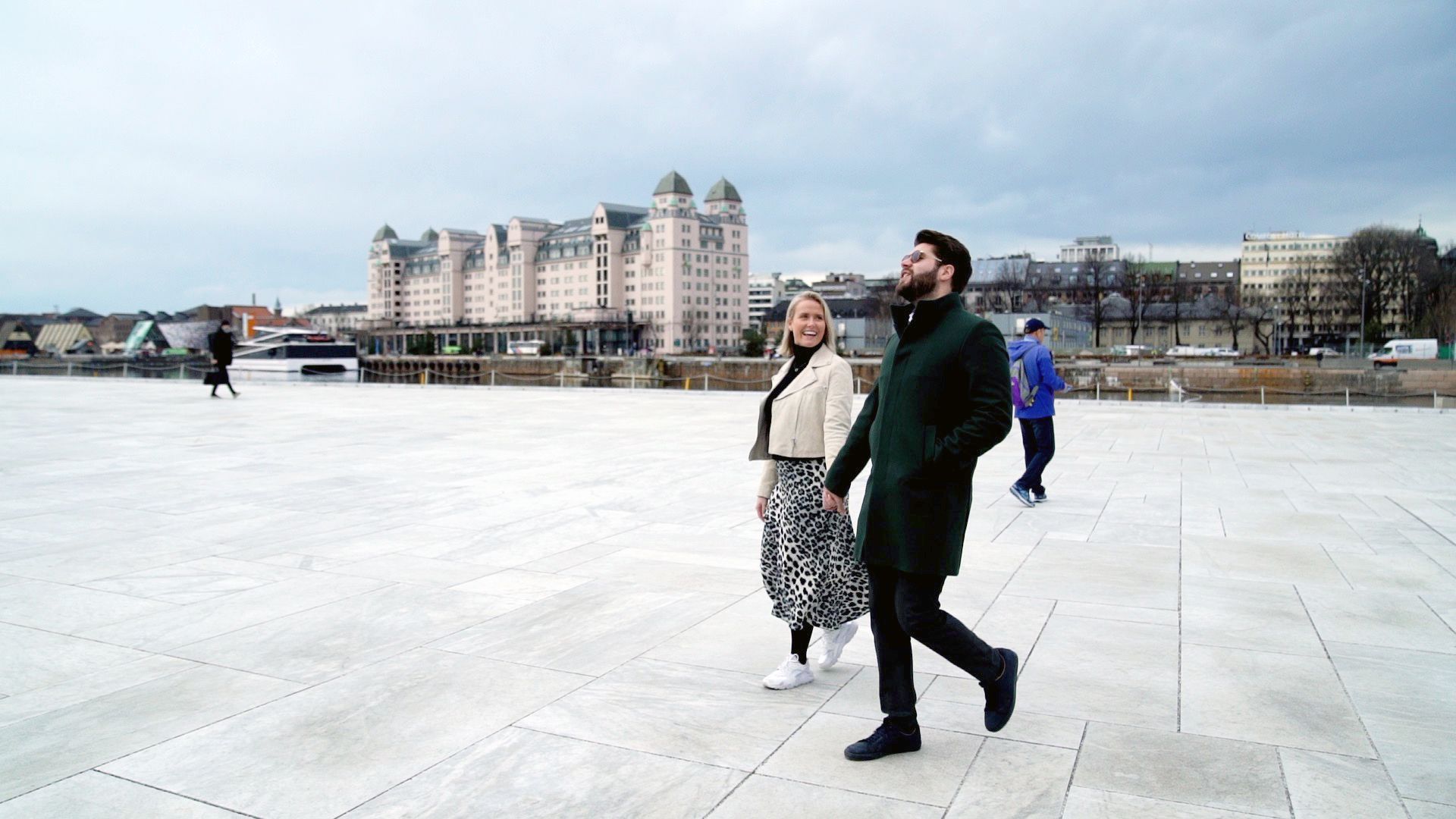 Kjærestepar i Botanisk Hage i Oslo