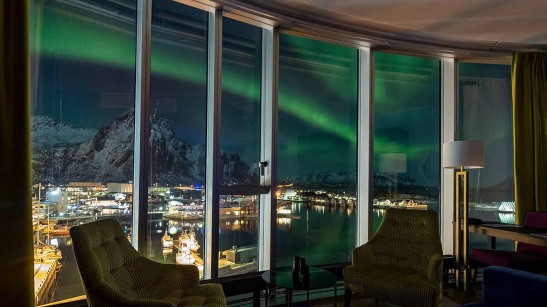 Utsikt mot nordlyset fra Thon Hotel Lofoten. Fotograf: Odd P. Tanke Jensen